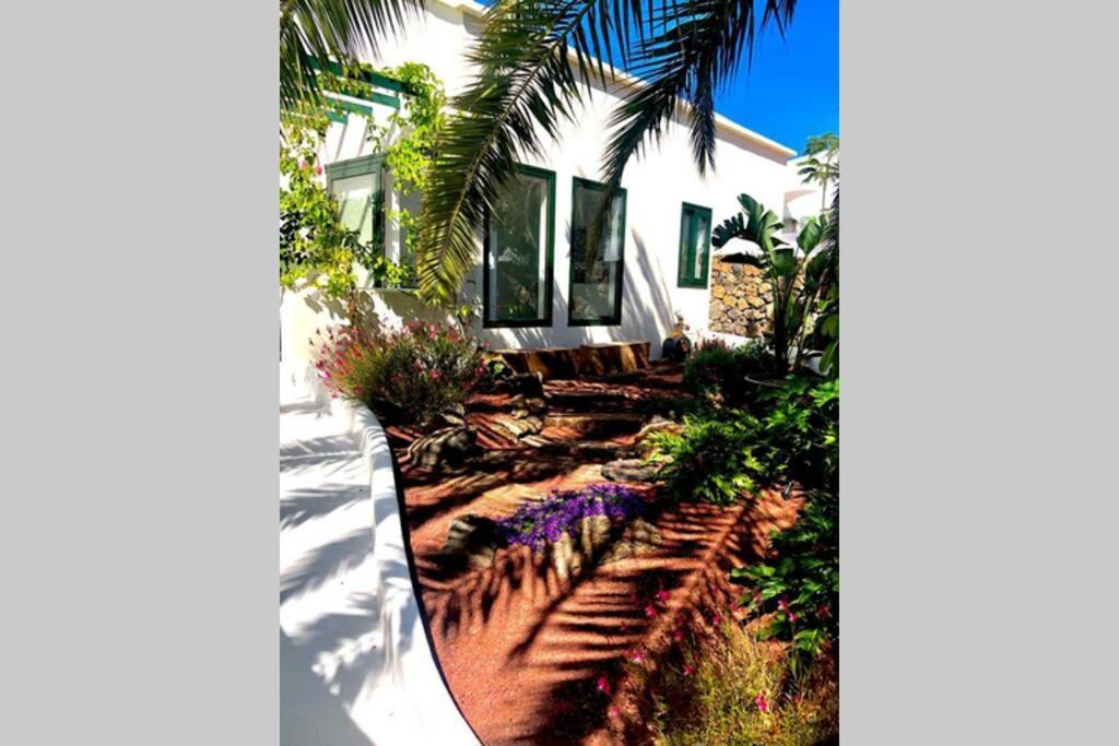 Unique, Stylish & Calm El Estanque By The Sea, Adults Only Villa Costa Teguise Luaran gambar