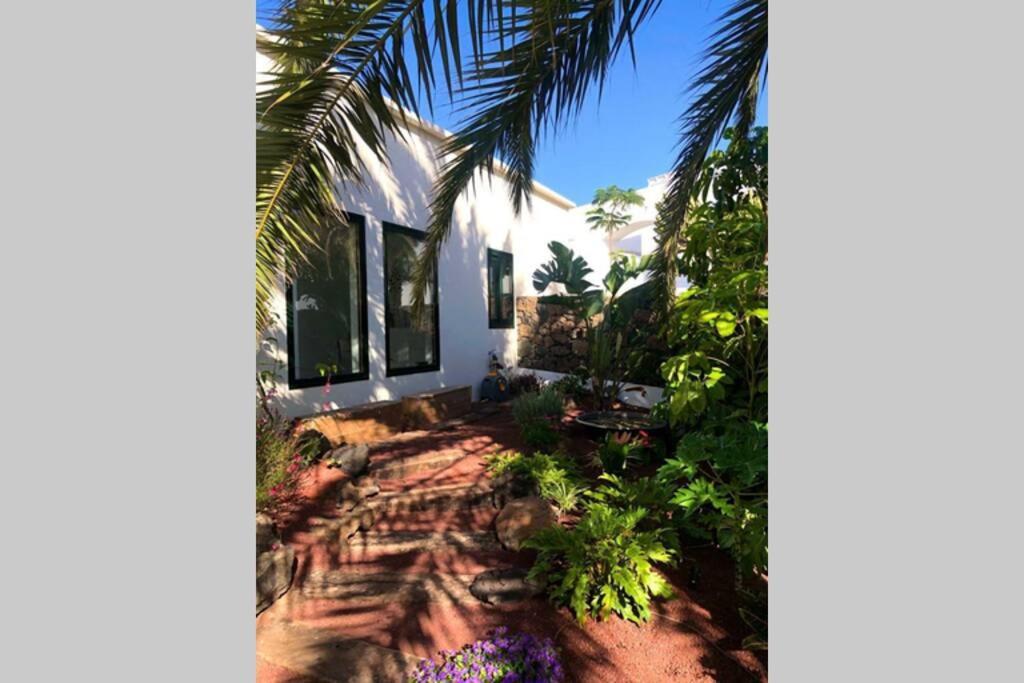 Unique, Stylish & Calm El Estanque By The Sea, Adults Only Villa Costa Teguise Luaran gambar